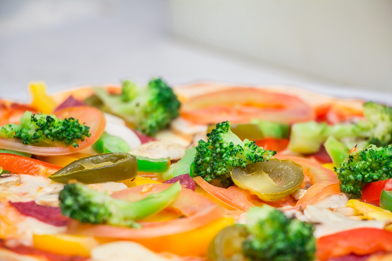 Grávida pode comer orégano na pizza? Veja os cuidados e recomendações