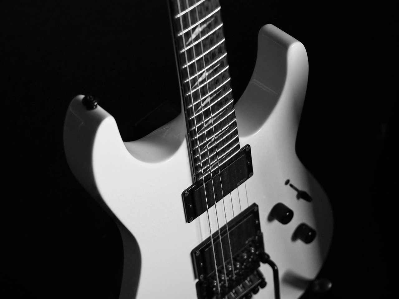 Quem Inventou a Guitarra Elétrica: História e Curiosidade