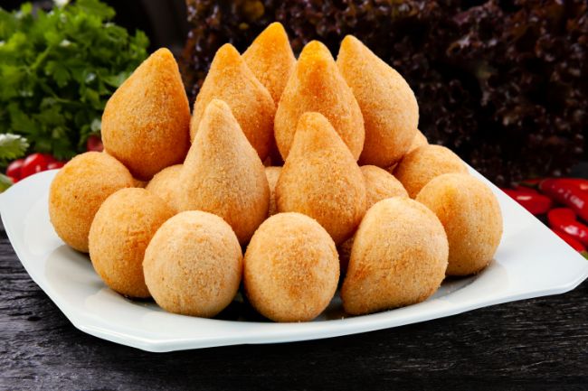 Você está visualizando atualmente Como Fazer Coxinha: Passo a Passo Muito Fácil