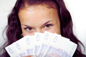 Leia mais sobre o artigo Finanças para Jovens: Dicas para Começar a Investir Cedo