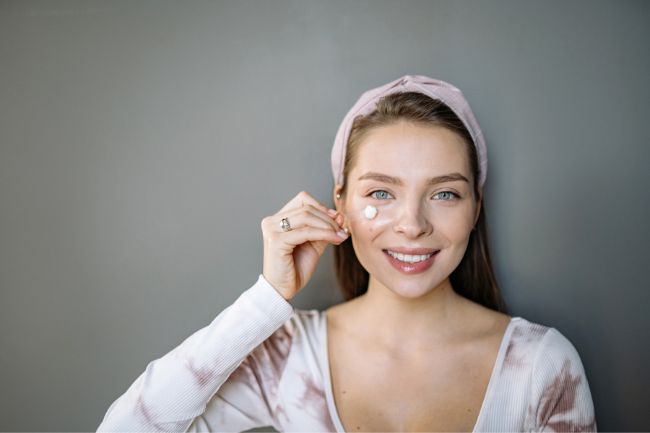 Você está visualizando atualmente Creme para o Rosto Natural: Benefícios que Você Vai Amar Descobrir