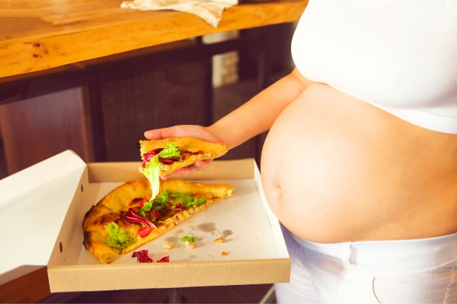 No momento, você está visualizando Grávida pode comer orégano na pizza? Veja os cuidados e recomendações