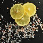 Por que dá vontade de comer limão com sal? Descubra o motivo