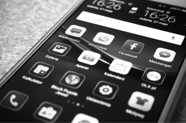 Você está visualizando atualmente Celular clicando sozinho: descubra as causas e o que fazer