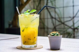Leia mais sobre o artigo Suco de maracujá acelera o coração? Entenda se é mito ou verdade