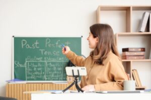 Leia mais sobre o artigo Aprender Inglês de Forma Prática: Como Aproveitar os Recursos do Ensino Online