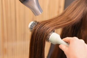 Leia mais sobre o artigo Secador de cabelo: potência e cuidado para cabelos saudáveis